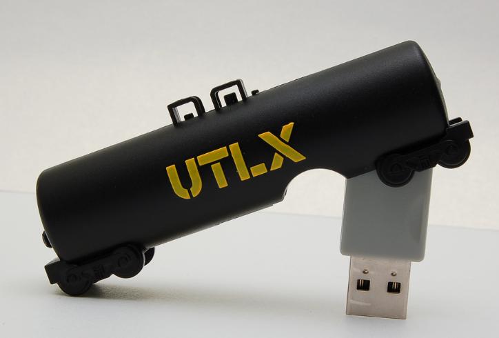 100% Design USB Flash Drive